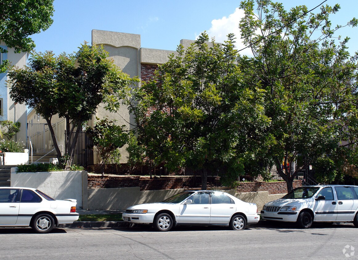 Building Photo - 339 E Plymouth St