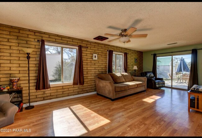 Building Photo - 2106 Kelmo Dr