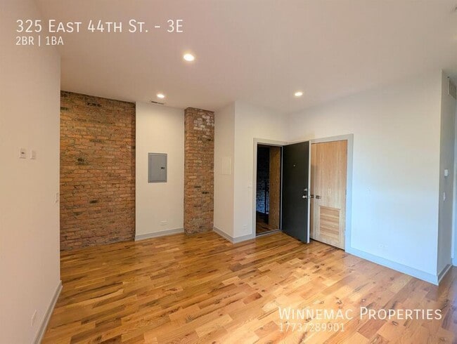 Building Photo - 325 E 44th St