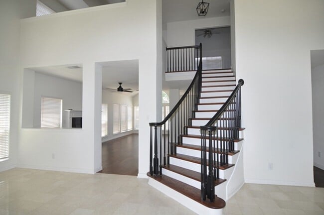 Foto del edificio - VIEW NOW/COMING SOON- Luxury Addison Home |Dual Fireplaces & 3 Living Areas-3724 Wood shadow Lane...