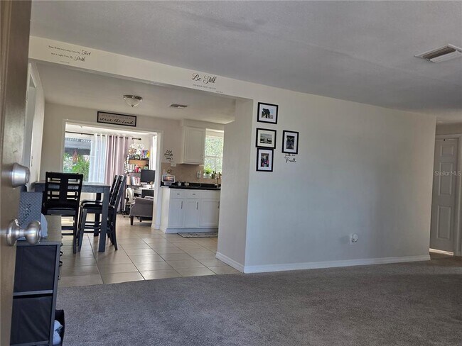 Foto del edificio - 4823 Longwood Ave
