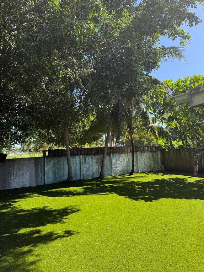 Foto del edificio - 4565 NW 3rd Dr