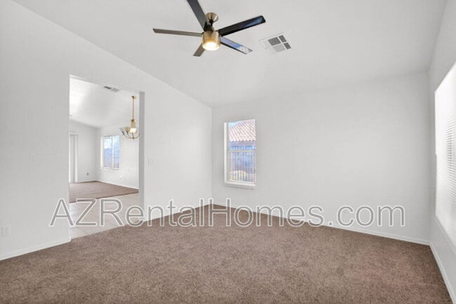 Building Photo - 987 E Santa Cruz Ln