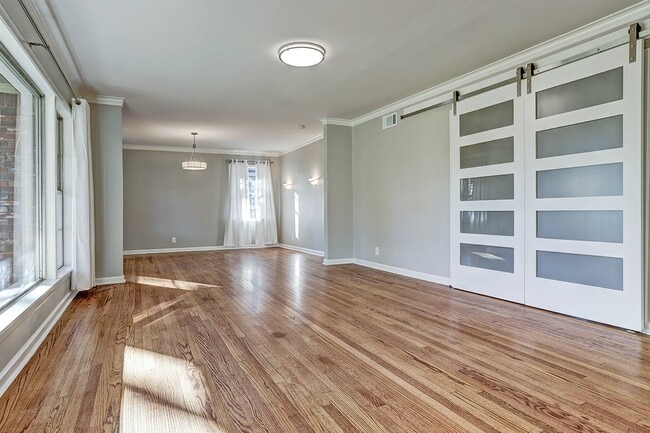 Foto del edificio - 4118 Drummond St
