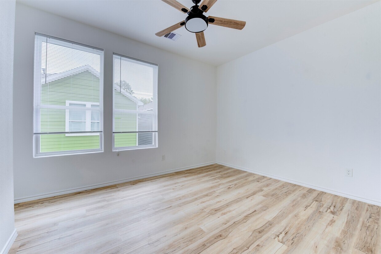 Foto del edificio - 8202 Homewood Ln