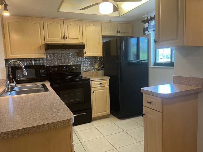 Building Photo - "Charming 2-Bed, 2-Bath Villa with Stunnin...
