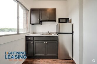 Building Photo - 1422 Flower St