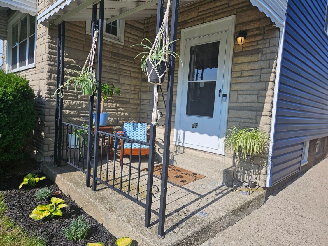 27 Lyndale Ave Unit Lower, Buffalo, NY 14223 Apartments in Buffalo