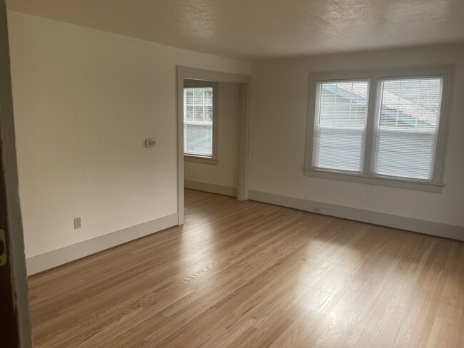 Photo - 934 NE 5th Ave (Camas, WA) House