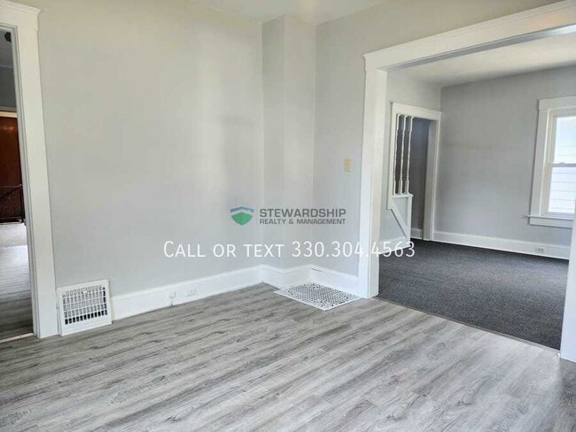 Building Photo - 1030 Sawyer Ave