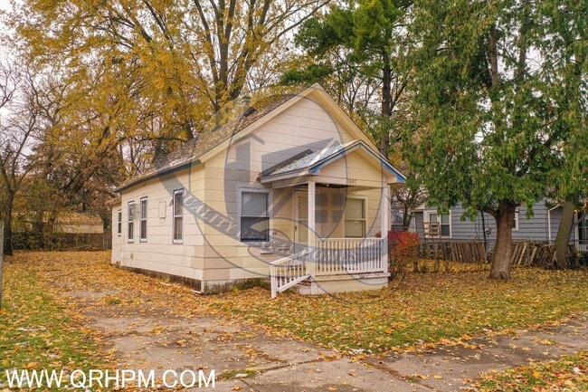Building Photo - First Month's Rent FREE!!!