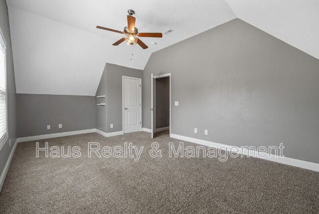 Building Photo - 191 Sambar Dr