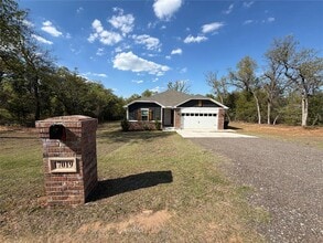 Building Photo - 17019 Oak Dr