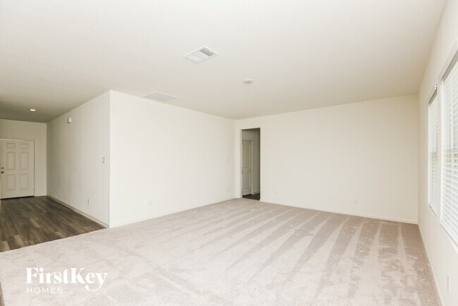 Foto del edificio - 8361 Stovepipe Dr
