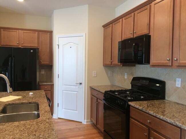 Foto del edificio - Beautiful townhome in International Club