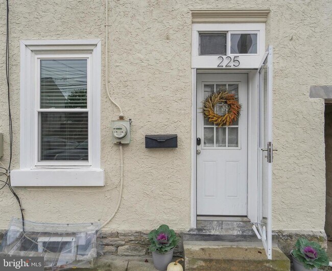 Foto del edificio - 225 W 6th Ave