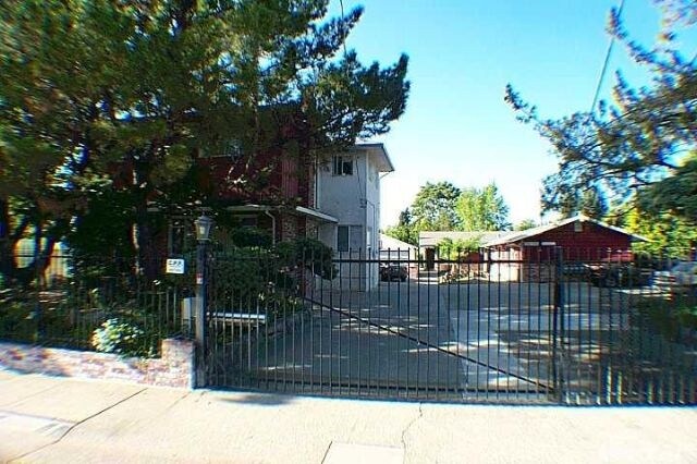 Primary Photo - 4241 Sweetwater Ave