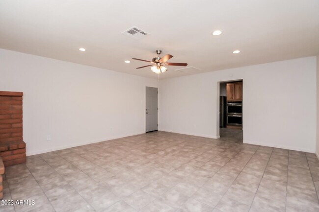 Foto del edificio - 1256 S Buena Vista Dr