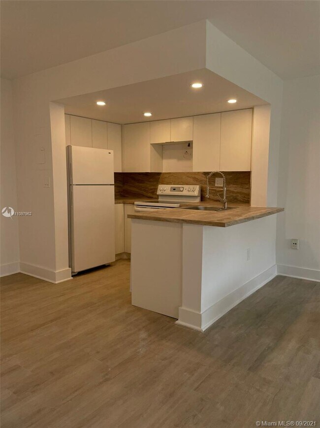 Foto del edificio - 8660 NW 6th Ln
