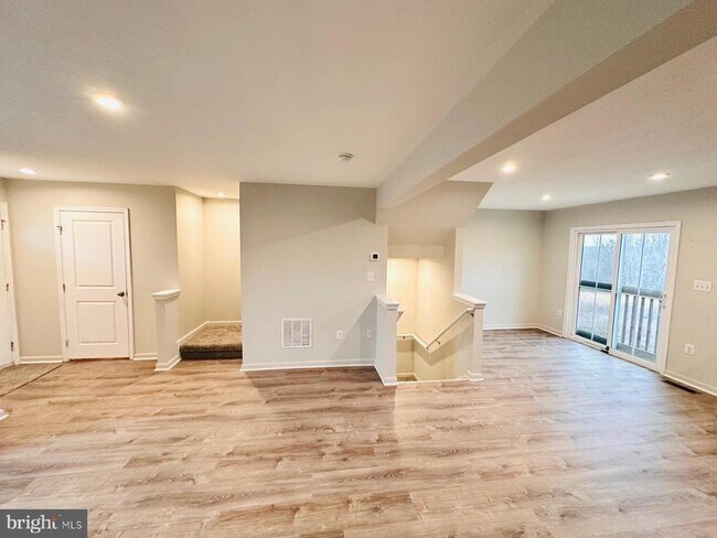 Building Photo - 35178 Sara Ct