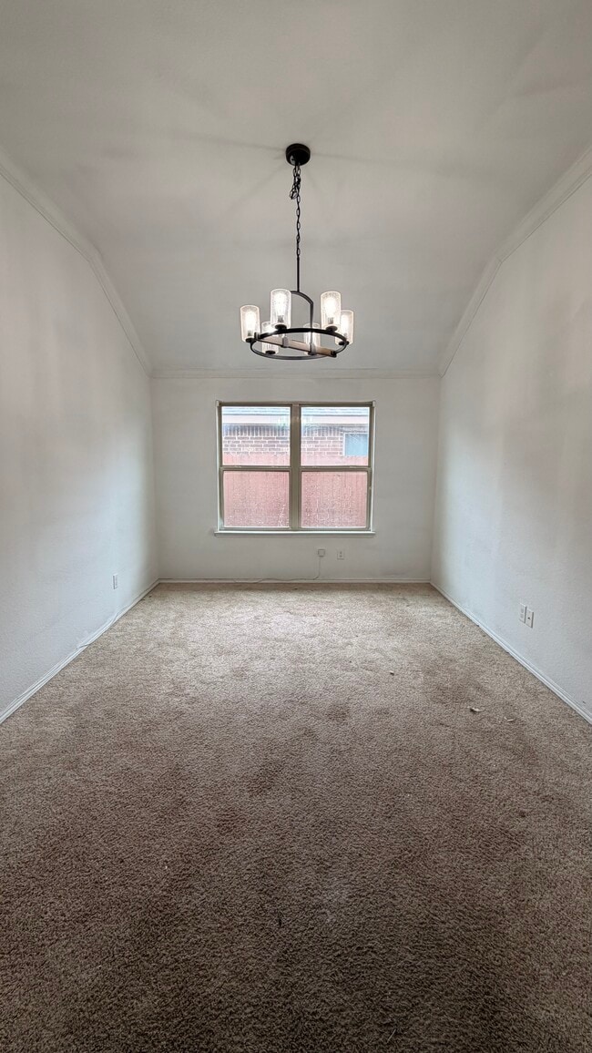 Foto del edificio - 2104 Long Forest Rd