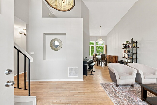 Building Photo - 2052 Shady Grove Ct