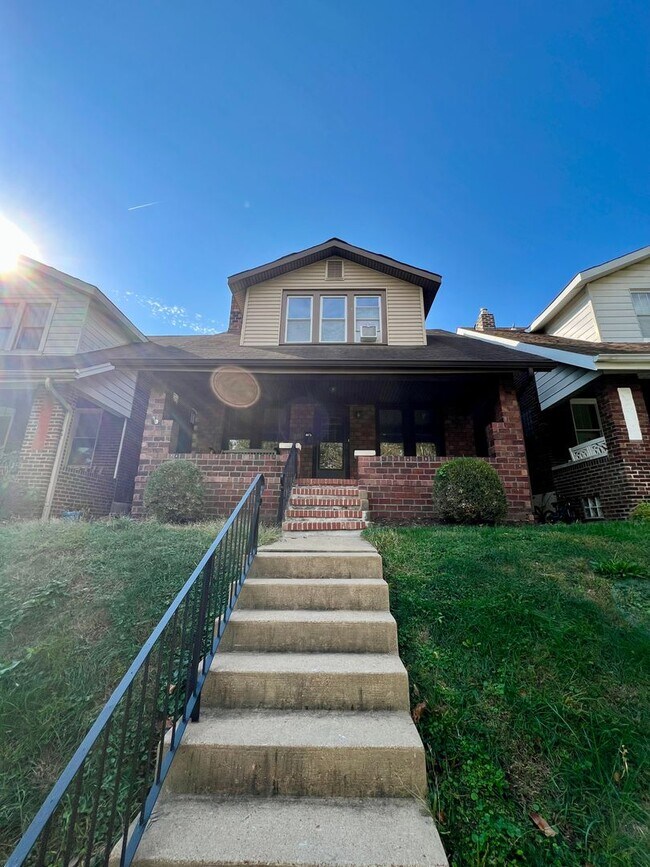 Foto del edificio - 6114 Columbia Ave