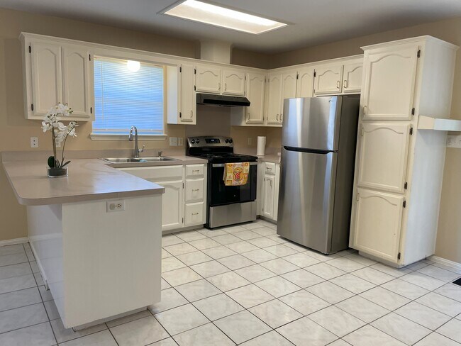 Kitchen - 6800 N 8th St