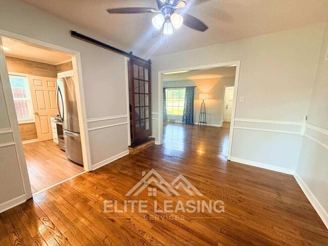 Building Photo - 3 Bedroom, 2 Bathroom home close to Gage Park