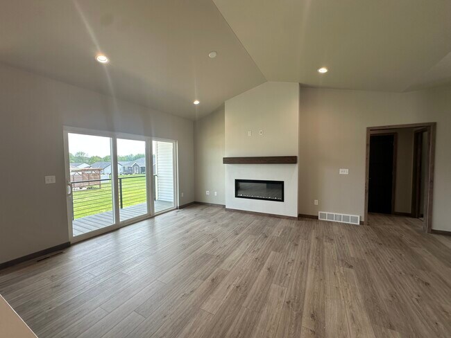 Foto del edificio - 2129 Clover Field Dr