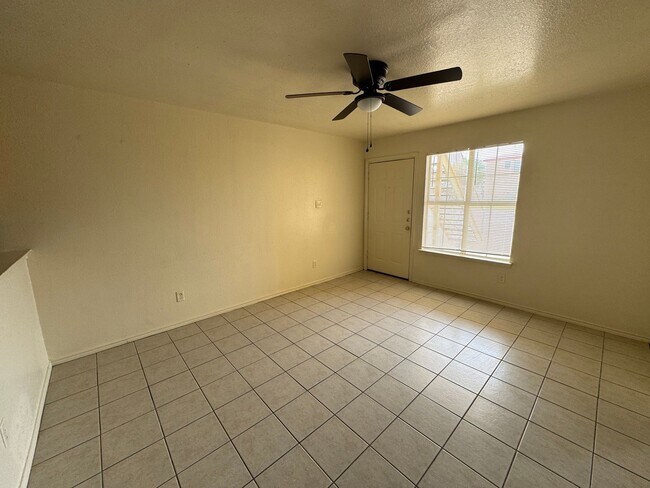 Foto del edificio - 1300 Dugger Cir