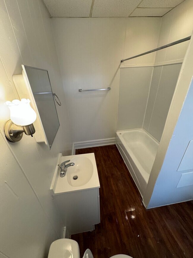 Foto del edificio - Second month HALF OFF! Available Now!