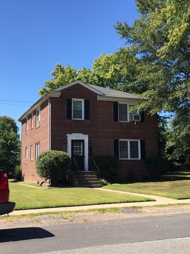 Foto del edificio - 5303 W Franklin St