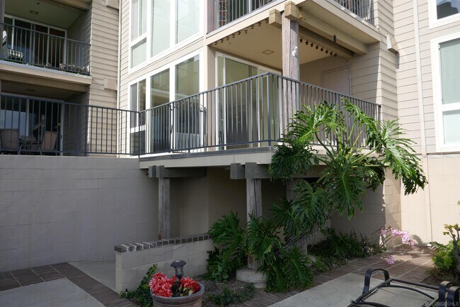 Building Photo - 1221 Parker Pl