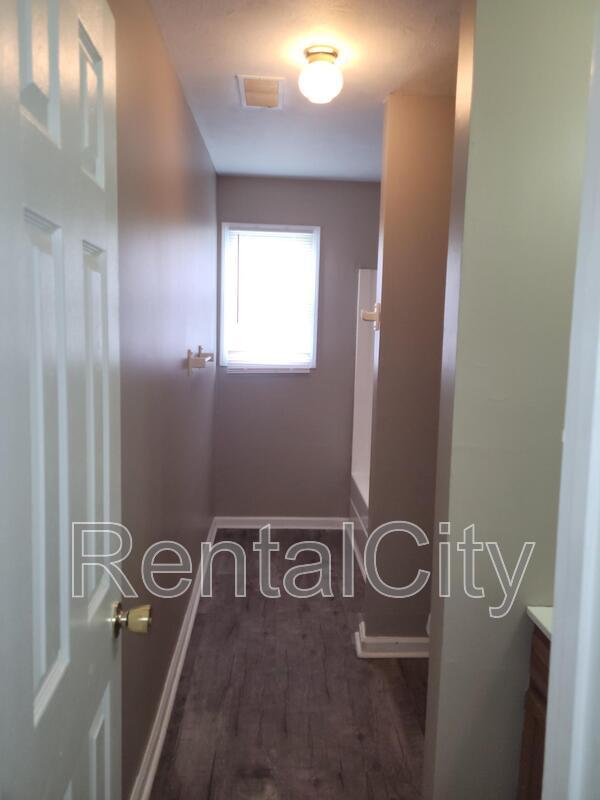 Foto del edificio - 859 Friendship Rd