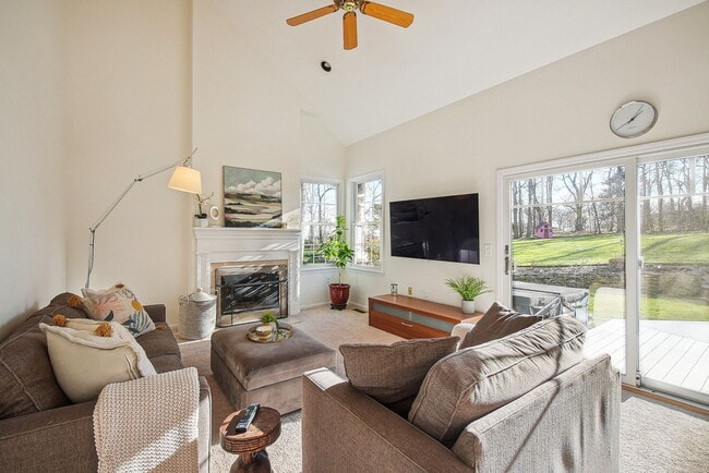 Building Photo - 26 Spiked Rush Ct