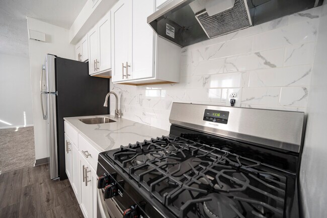 Foto del edificio - Sandalwood Apartments