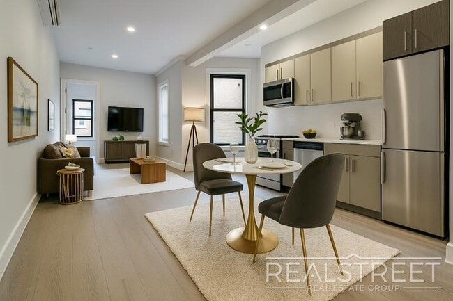 Building Photo - Brand New 1 Bed w Full Kitchen Amenities i...