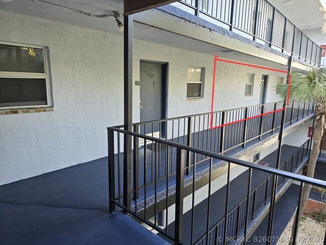 Building Photo - 2860 Somerset Dr