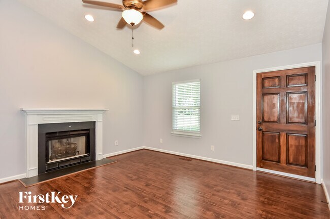 Foto del edificio - 418 Silver Springs Ln