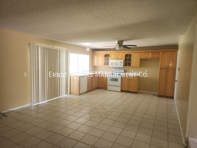 Building Photo - Wonderful 3 Bedroom Carson Pool  Home!