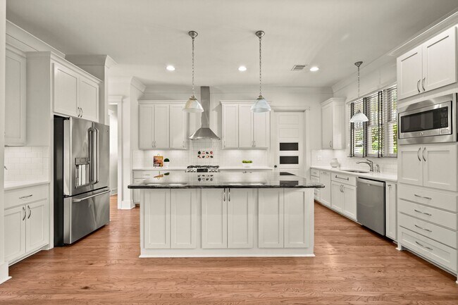 Building Photo - 9349 Pieta Ln