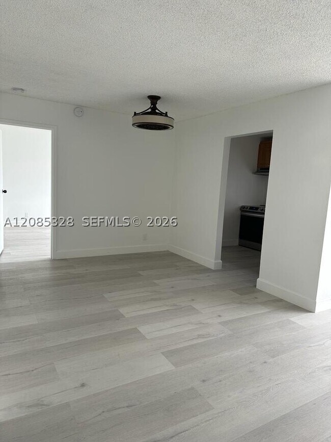 Foto del edificio - 17021 N Bay Rd