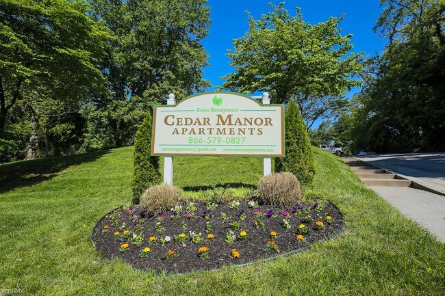 Foto del edificio - 900 Woodson Rd