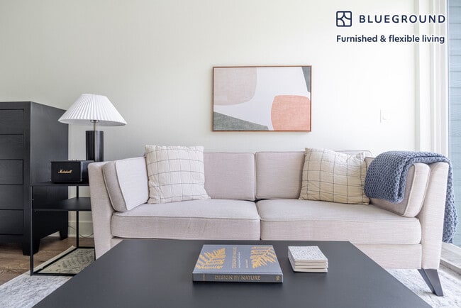 Building Photo - 1301 W Koenig Ln