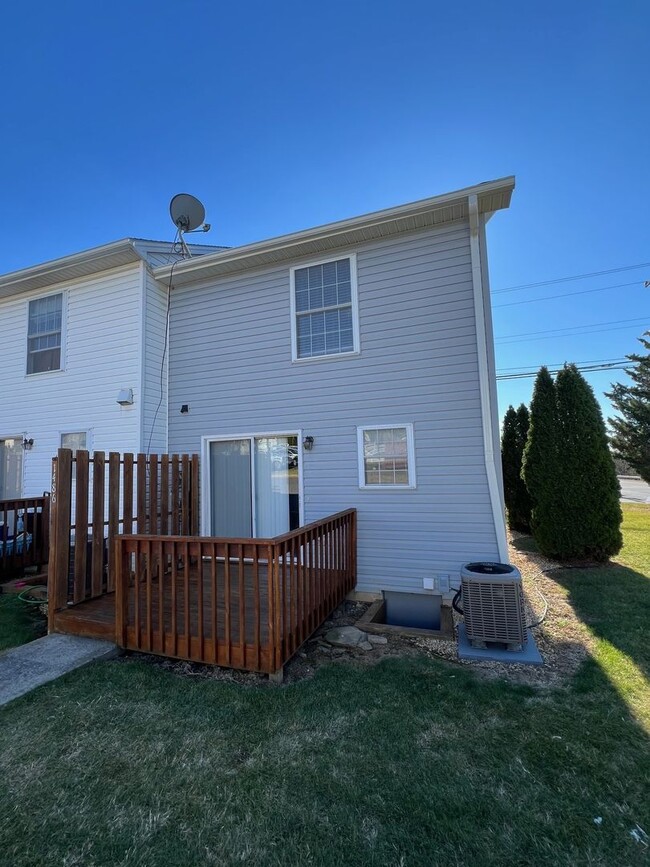 Foto del edificio - 2 Bedroom Townhouse in Harrisonburg