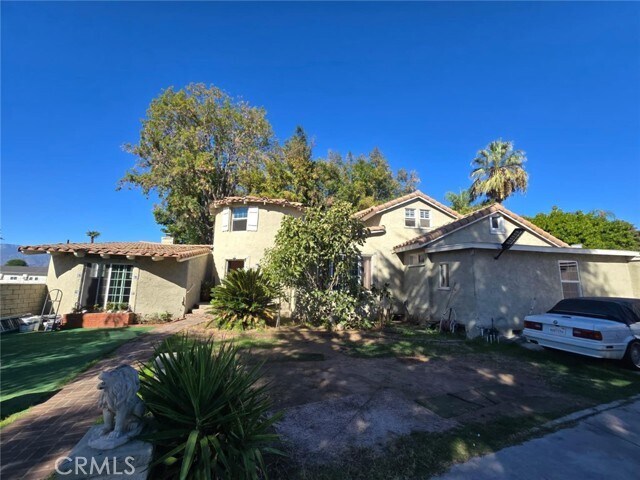 Foto del edificio - 558 N Lark Ellen Ave