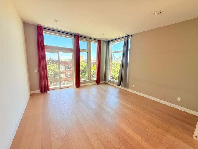 Foto del edificio - North Capitol Hill Townhome