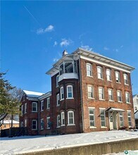 Building Photo - 350 Main St