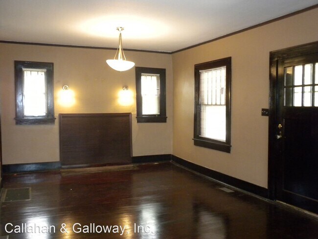 Foto del edificio - 4 br, 1.5 bath House - 919 Broadway